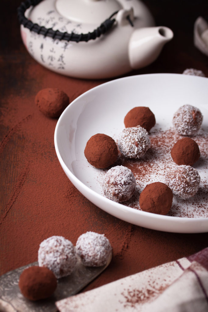 tartufi dolci con nocciole e uvetta